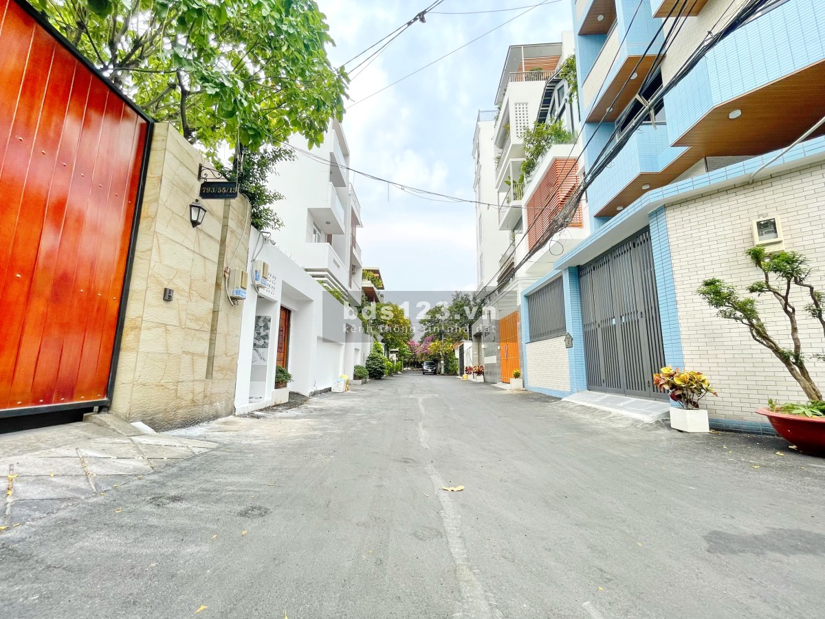 Bán biệt thự 2 lầu 15x28m mặt tiền hẻm xe hơi 8m 793 Kiều Đàm Quận 7 Giá: 49.5 tỷ