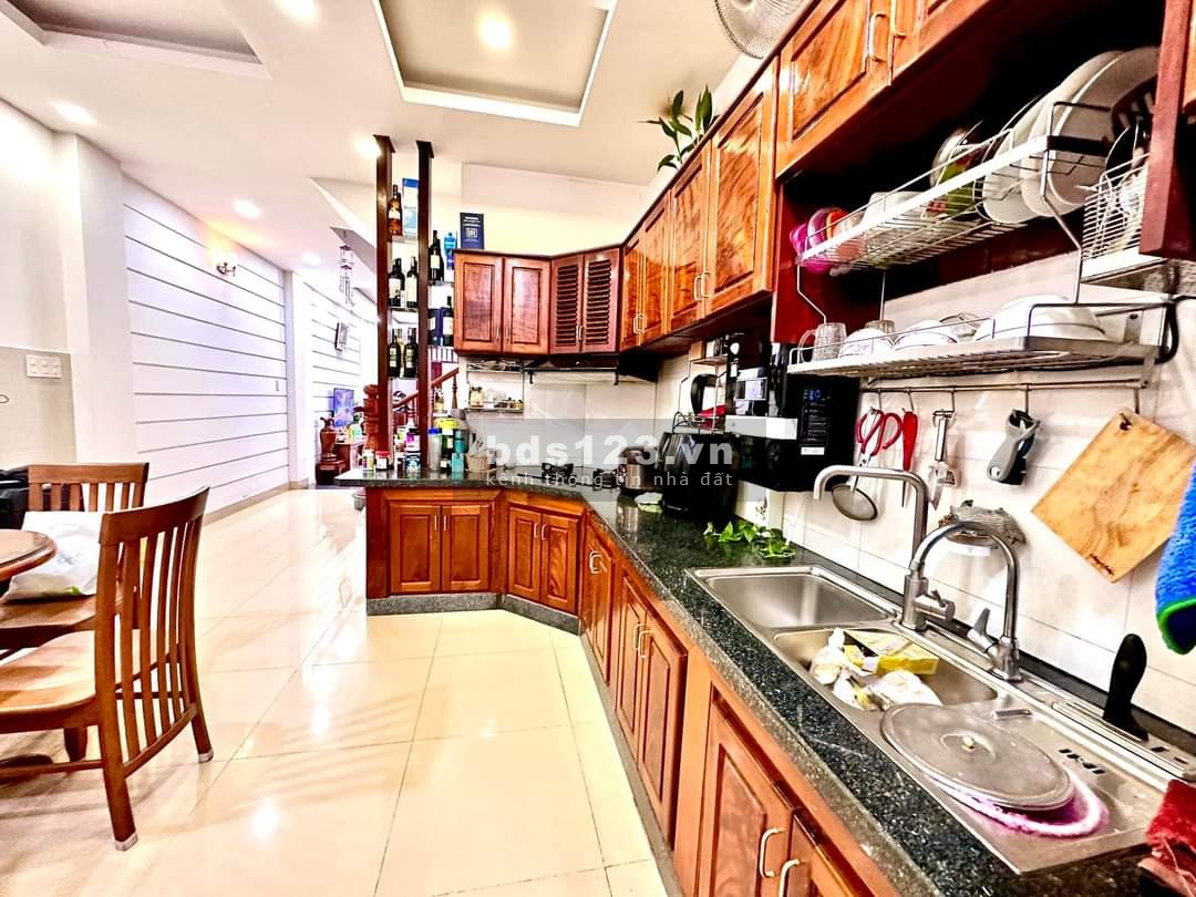 Bán nhà mặt tiền đường kinh doanh, 4 tầng 4X18M Phú Mỹ Hưng, quận 7, nhỉnh 10 tỷ