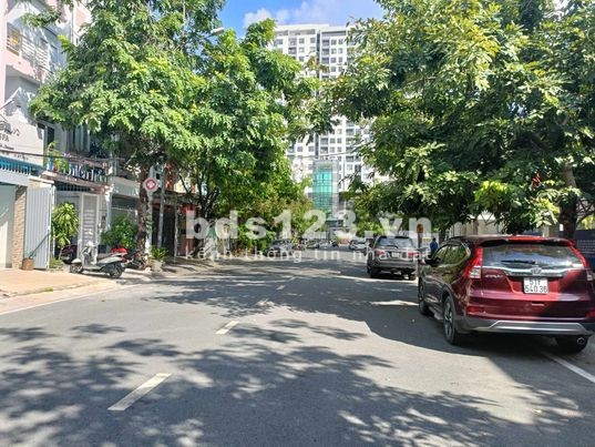 Bán nhà MT đường Bình Lợi, Phường 13, Q.Bình Thạnh, DT rộng 102m, giá bán 11 tỷ