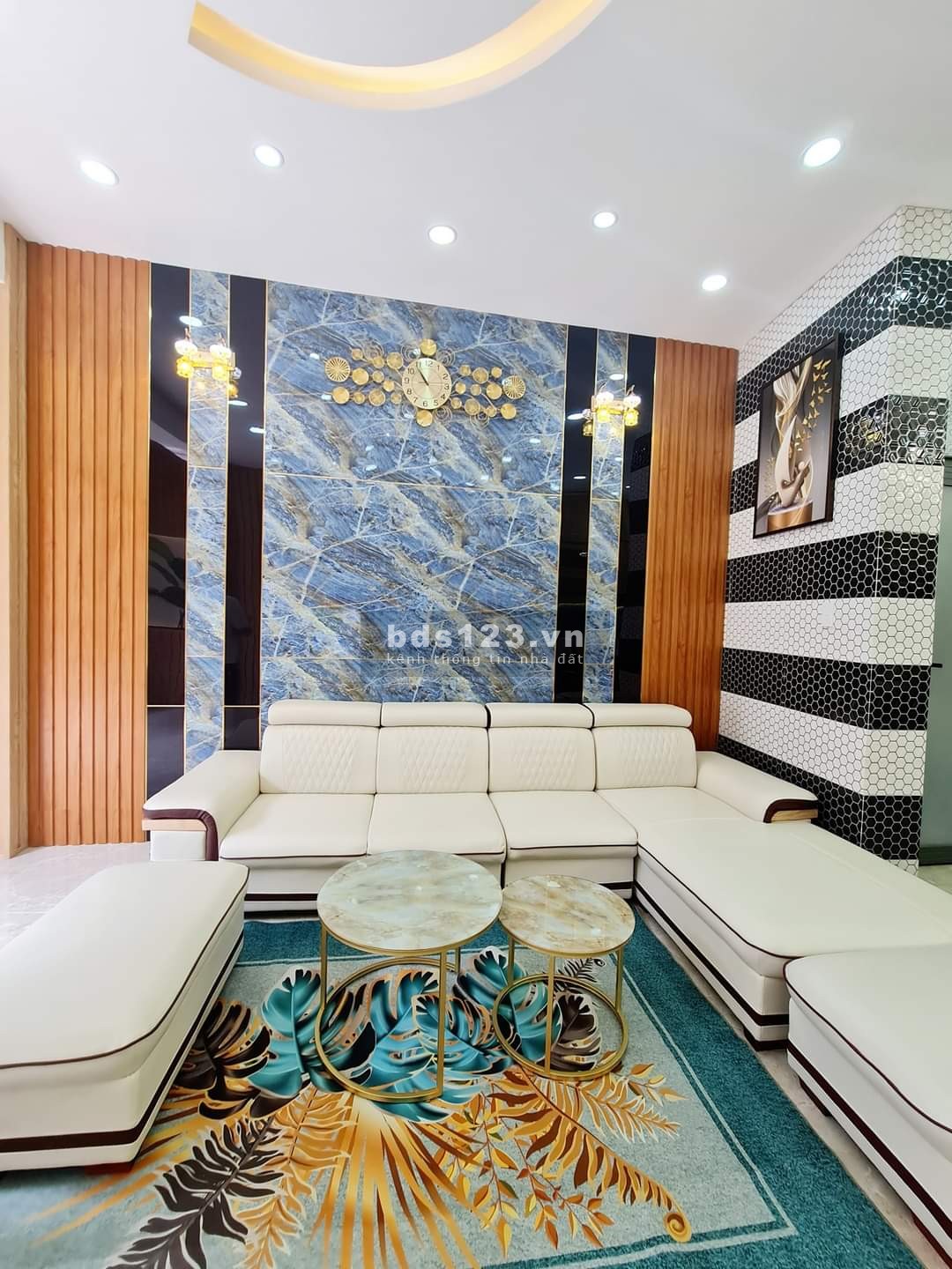 Nhà bán 5 tỷ 2, hẻm xe hơi đỗ cửa, cực đẹp, tặng hết nội thất, nhà mới ở ngay, Phan Huy Ích, Gò Vấp.