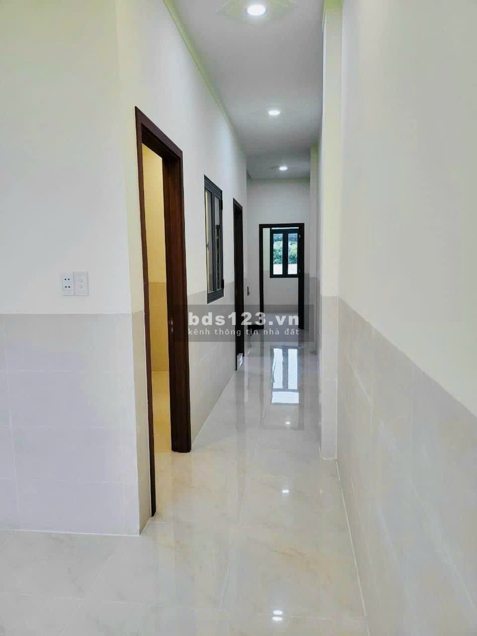 Cần bán nhà 2 mặt tiền ngay trung tâm thành phố Tân Uyên