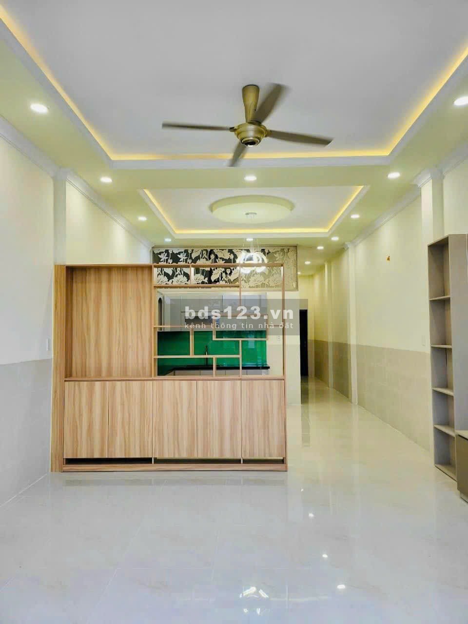 Cần bán nhà 2 mặt tiền ngay trung tâm thành phố Tân Uyên