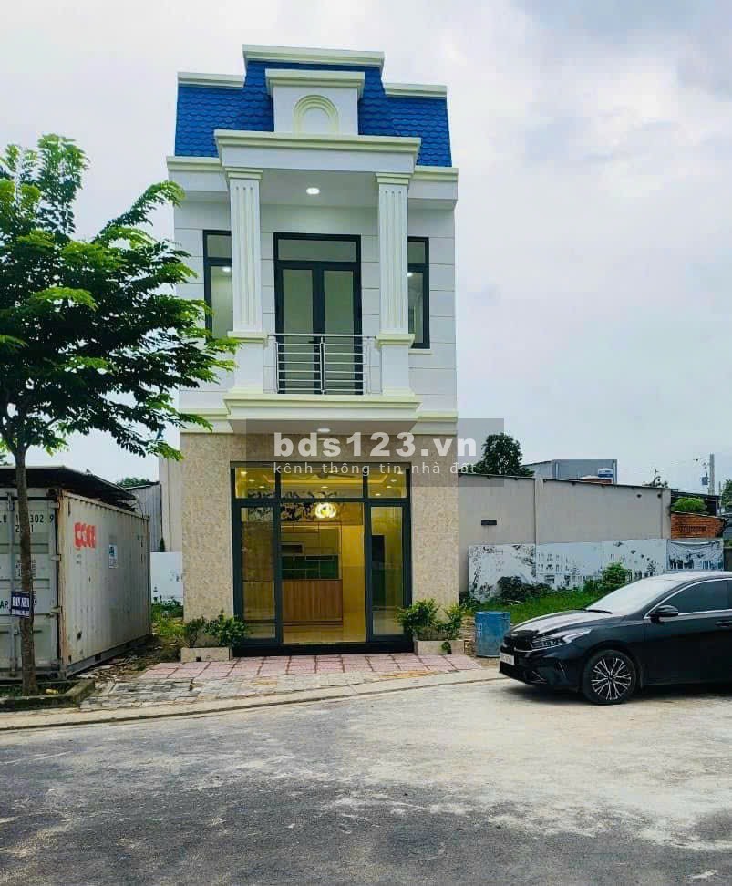 Cần bán nhà 2 mặt tiền ngay trung tâm thành phố Tân Uyên