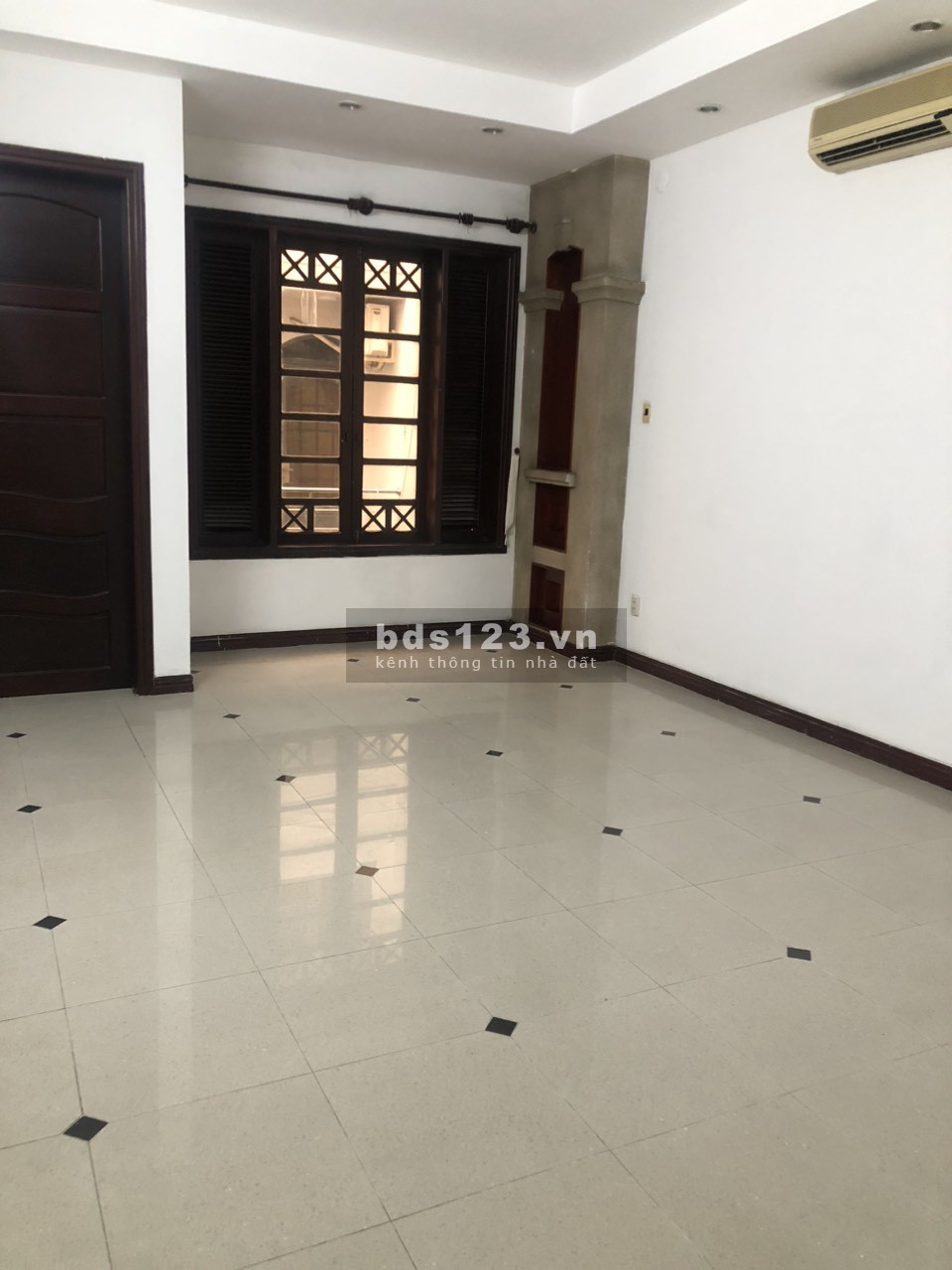 Cho thuê nhà mặt tiền kinh doanh Hoa Huệ, ngang rộng 5m 4T giá 28tr