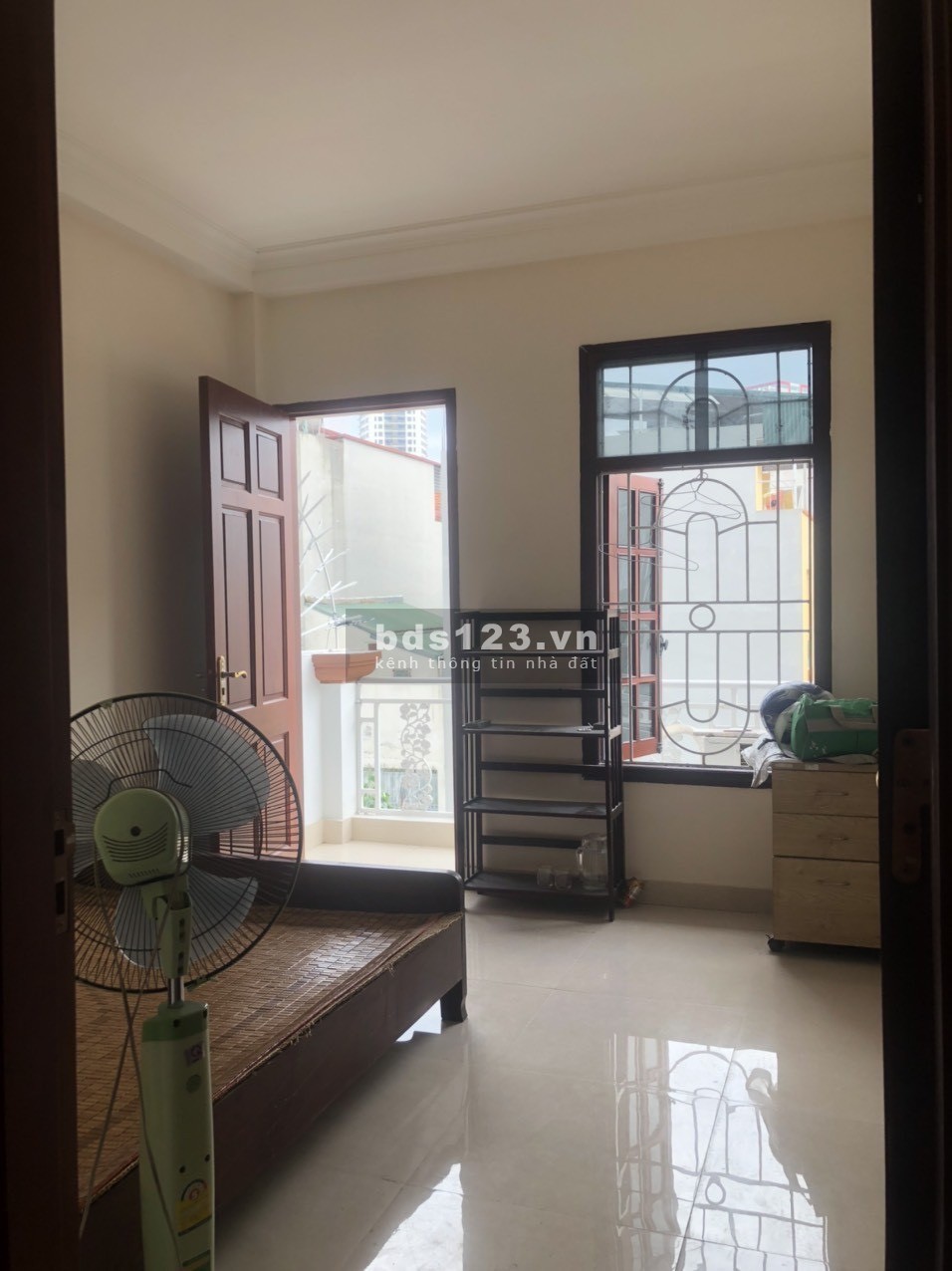 Bán nhà Hồ Tùng Mậu cạnh ĐH Thương Mại - 36m2 X 5 tầng. Nhỉnh 4 tỷ. Ô tô. Tặng nội thất