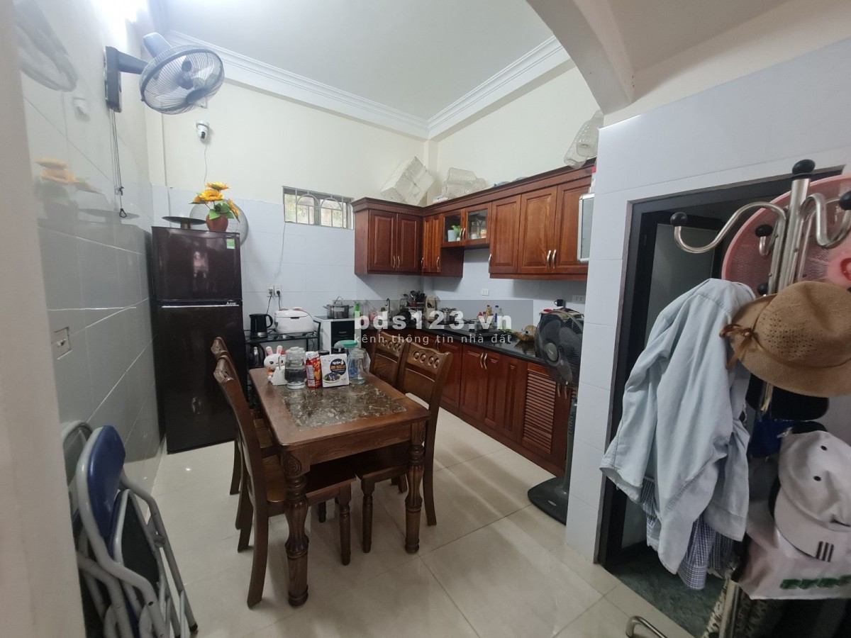 Bán nhà Hồ Tùng Mậu cạnh ĐH Thương Mại - 36m2 X 5 tầng. Nhỉnh 4 tỷ. Ô tô. Tặng nội thất