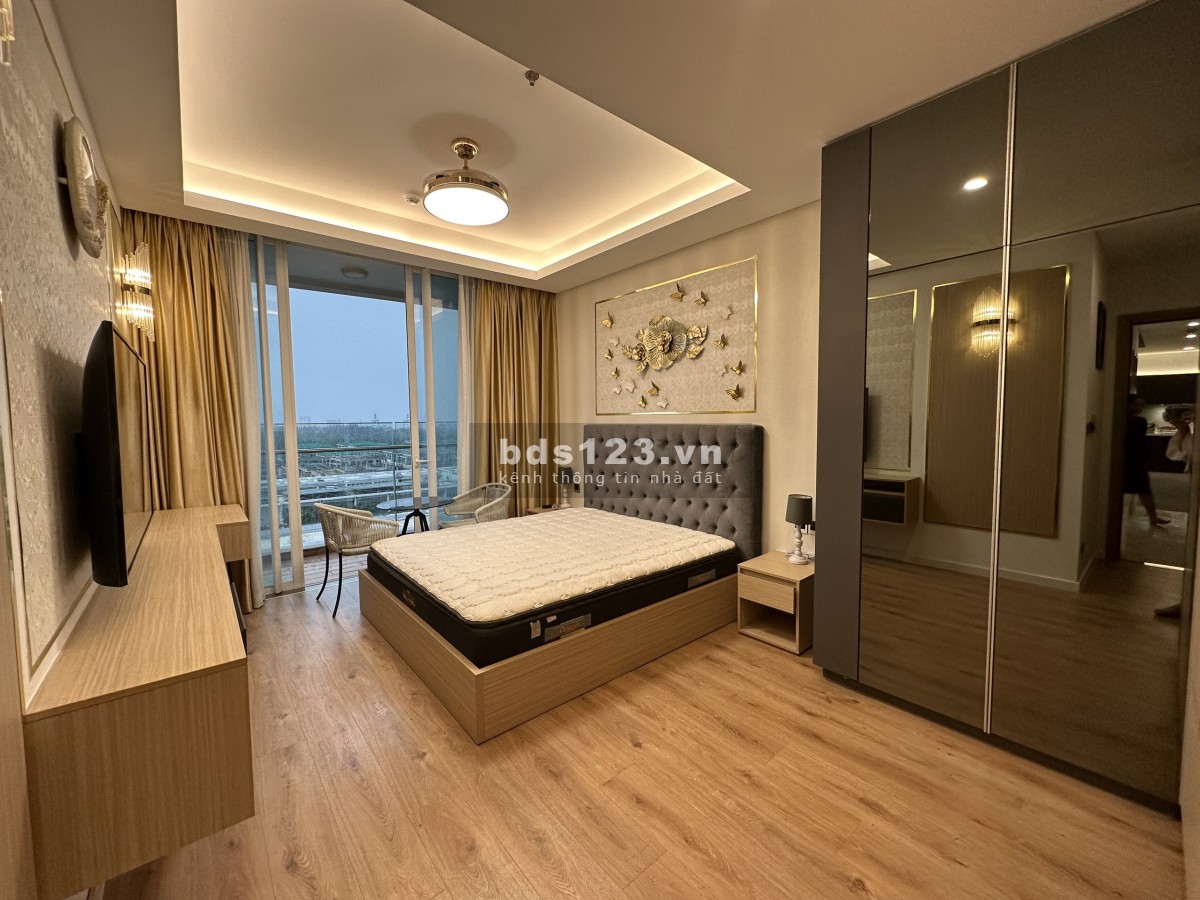 Cho thuê căn hộ Sarina 3PN view sông giá 2000$ net tháng