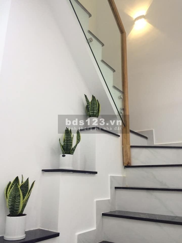 Gấp Nhà Đẹp Hồ Bá Kiện, Q10, 3 Tầng,Full Nội Thất Giá Chỉ 5T