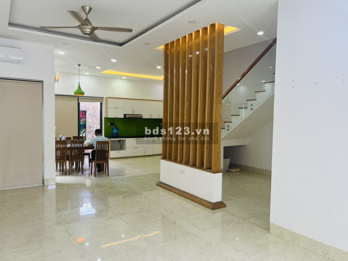 Biệt thự 3 tầng chắc chắn, đường rộng 7.5m,Gần trường Singapore International School - Đà Nẵng.