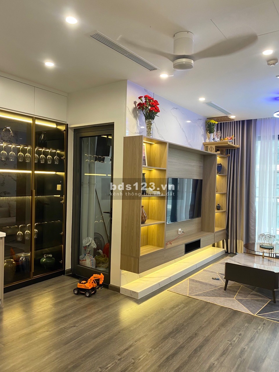 Bán gấp căn hộ 1N+1 nội thất xịn tòa Tonkin Vinhomes Smart City