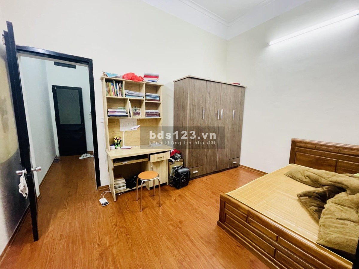 Bán nhà TT Nguyễn Trãi Khu vực trung tâm. Cách đường Nguyễn Trãi chỉ 50M. Xung quanh nhiều tiện ích