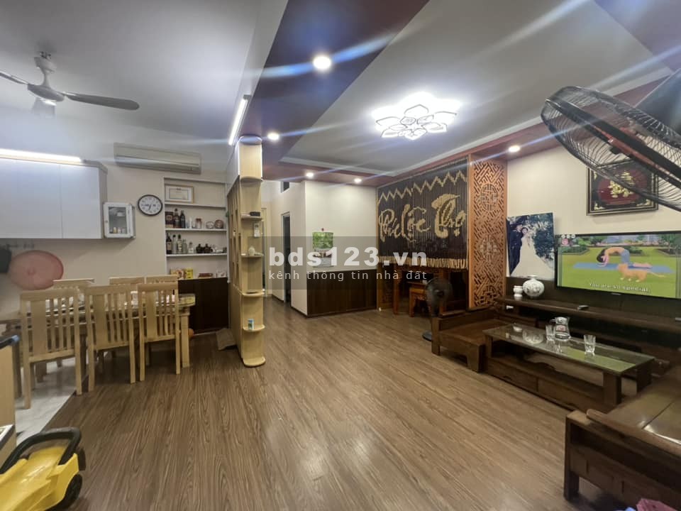 Bán căn hộ chung cư ngay trung tâm Cầu Giấy 94m2 3PN