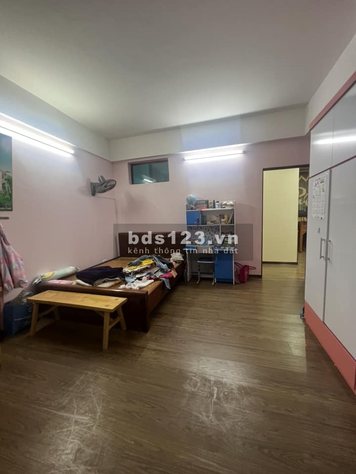 Bán căn hộ chung cư ngay trung tâm Cầu Giấy 94m2 3PN