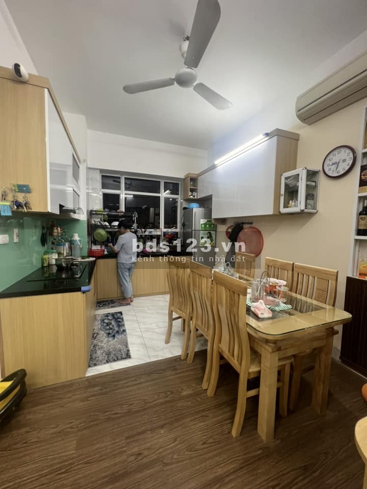 Bán căn hộ chung cư ngay trung tâm Cầu Giấy 94m2 3PN