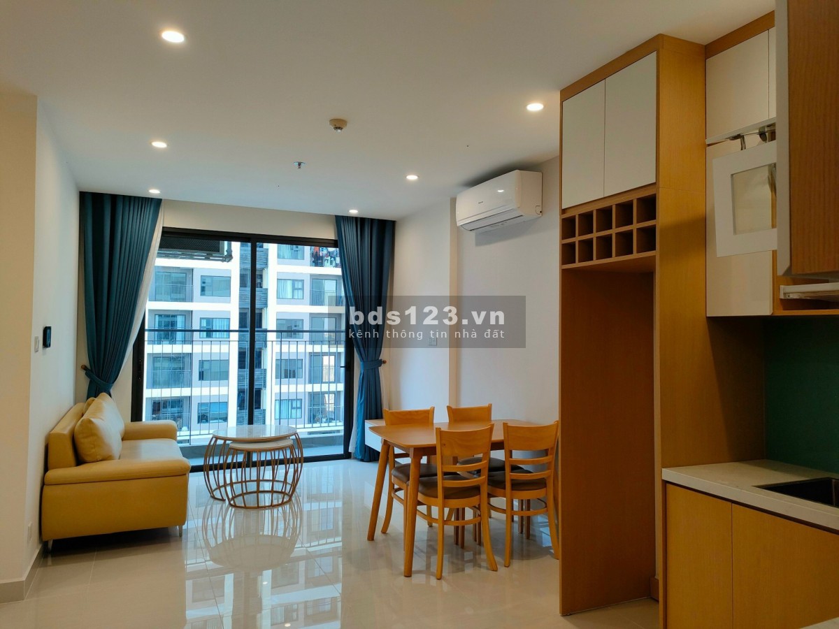 Em Thành giới thiệu anh chị khách hàng căn hộ 1PN+1 giá siêu cắt lỗ tại Vinhomes Ocean Park