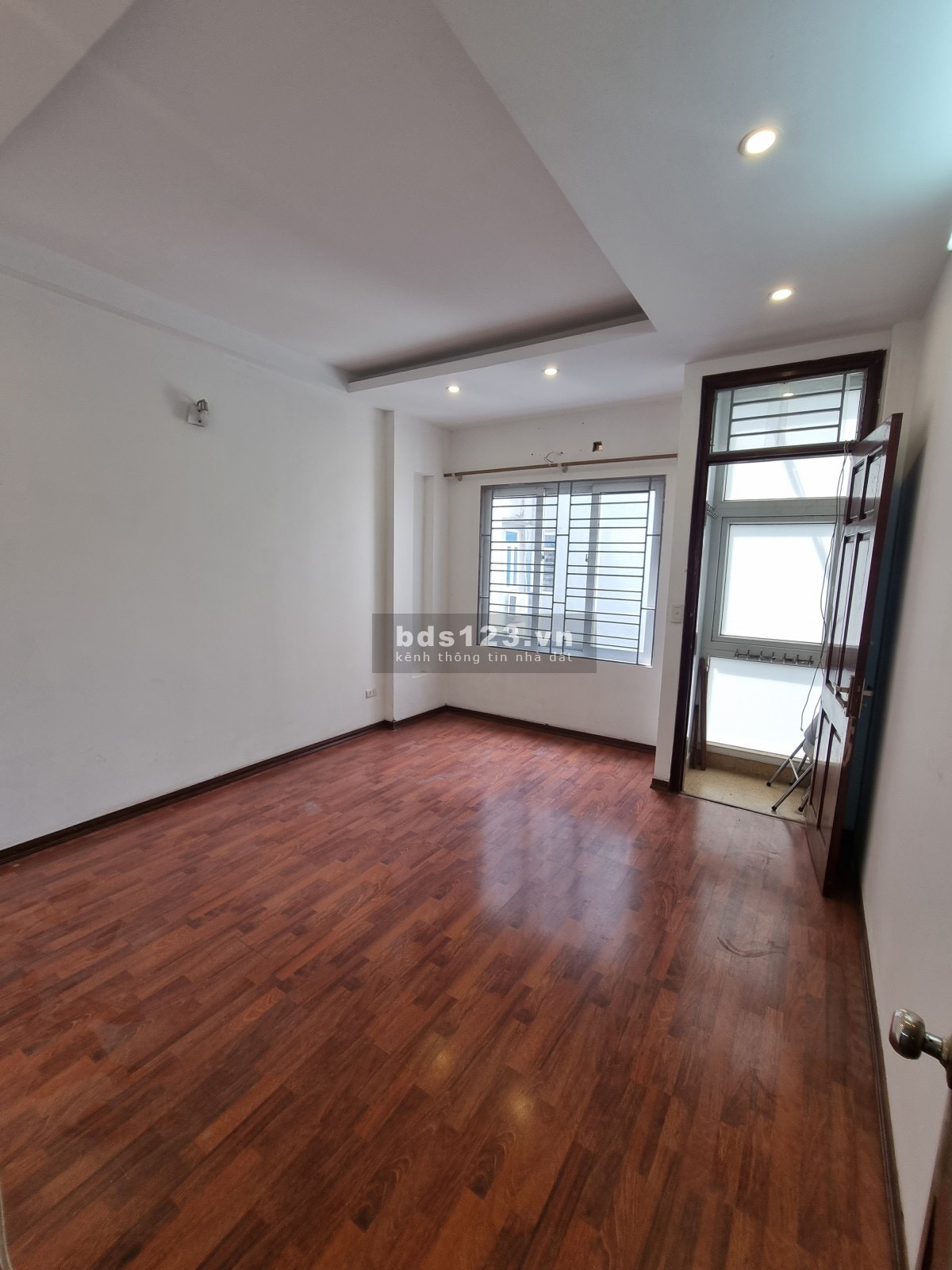 Bán nhà Lê Quang Đạo - Nam Từ Liêm - Sát phố 33m2 x 5 tầng. Chỉ 3.75 tỷ.