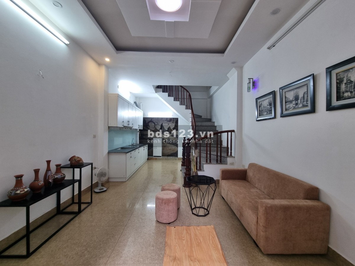 Bán nhà Lê Quang Đạo - Nam Từ Liêm - Sát phố 33m2 x 5 tầng. Chỉ 3.75 tỷ.