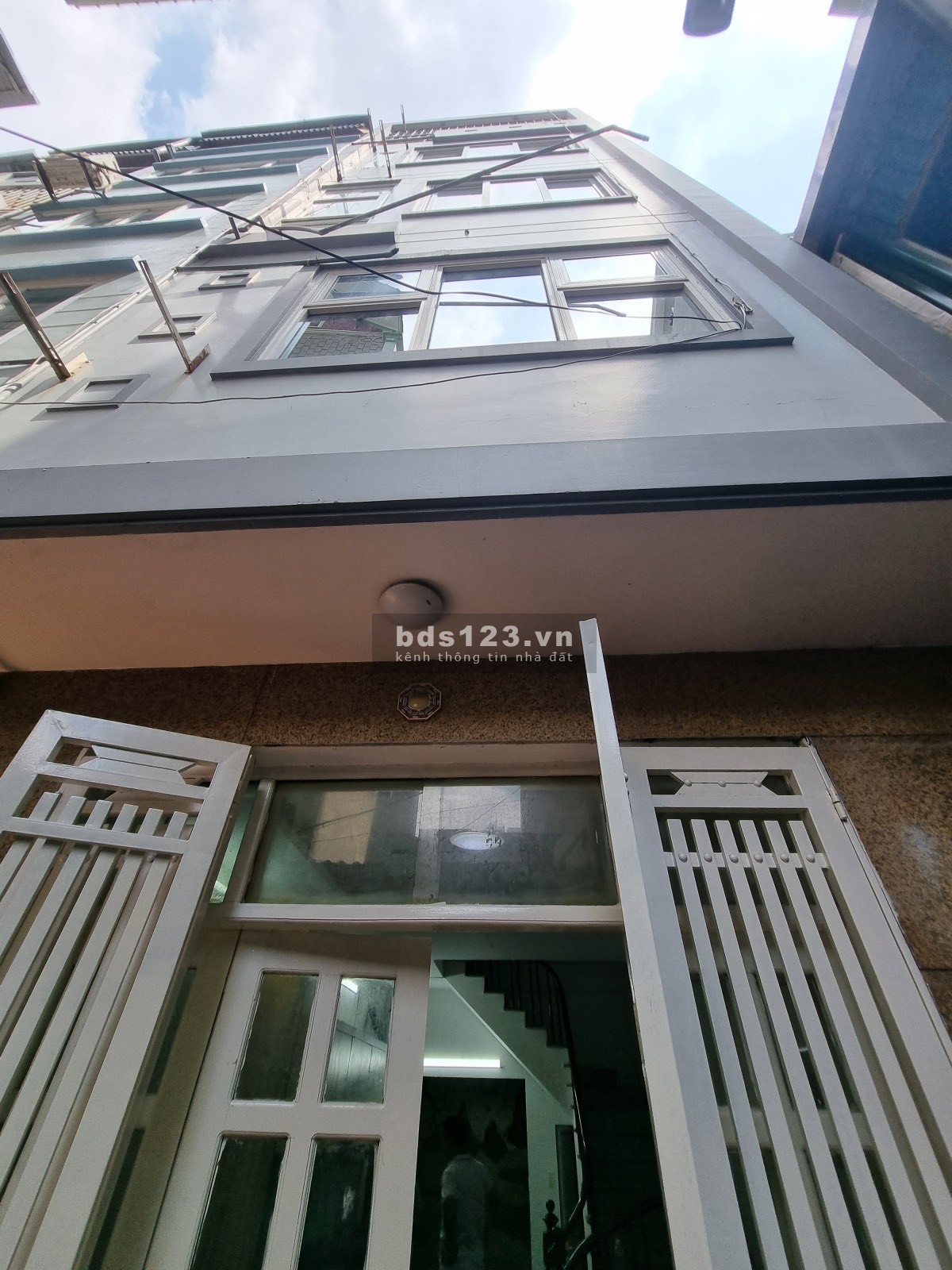 Bán nhà Lê Quang Đạo - Nam Từ Liêm - Sát phố 33m2 x 5 tầng. Chỉ 3.75 tỷ.