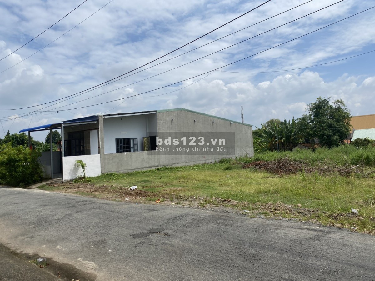 Bán đất kèm nhà cấp 4 mặt tiền đường nhựa, 120m², 80m² tc Lh đi xem