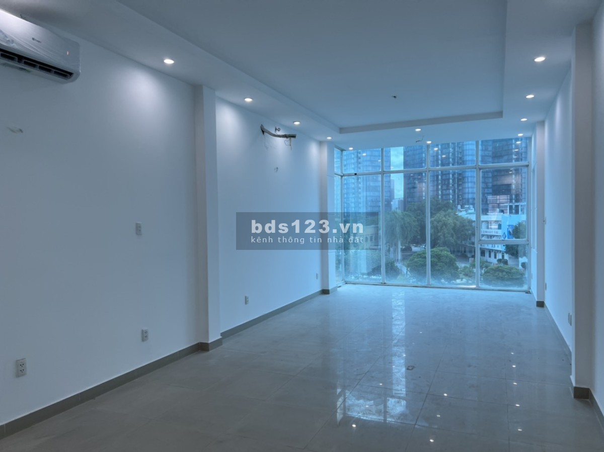 HOT HOT HOT! Mặt bằng kinh doanh 200m2 mặt tiền Nguyễn Hữu Cảnh