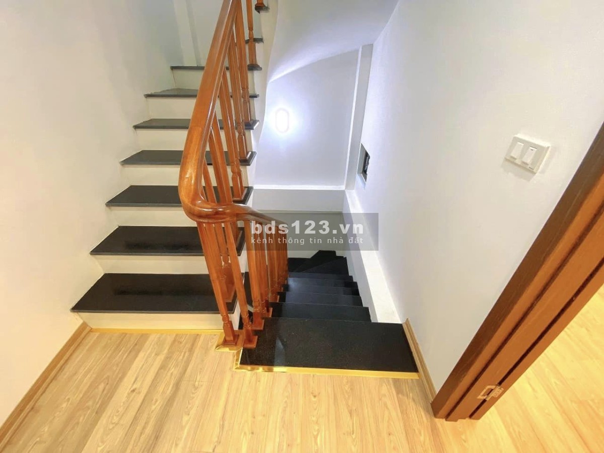 Chính chủ bán nhà Trần Cung Cổ Nhuế 36m2 ô tô đỗ cổng nhà mới đập hộp kính koog giá nhỉnh 4 tỷ