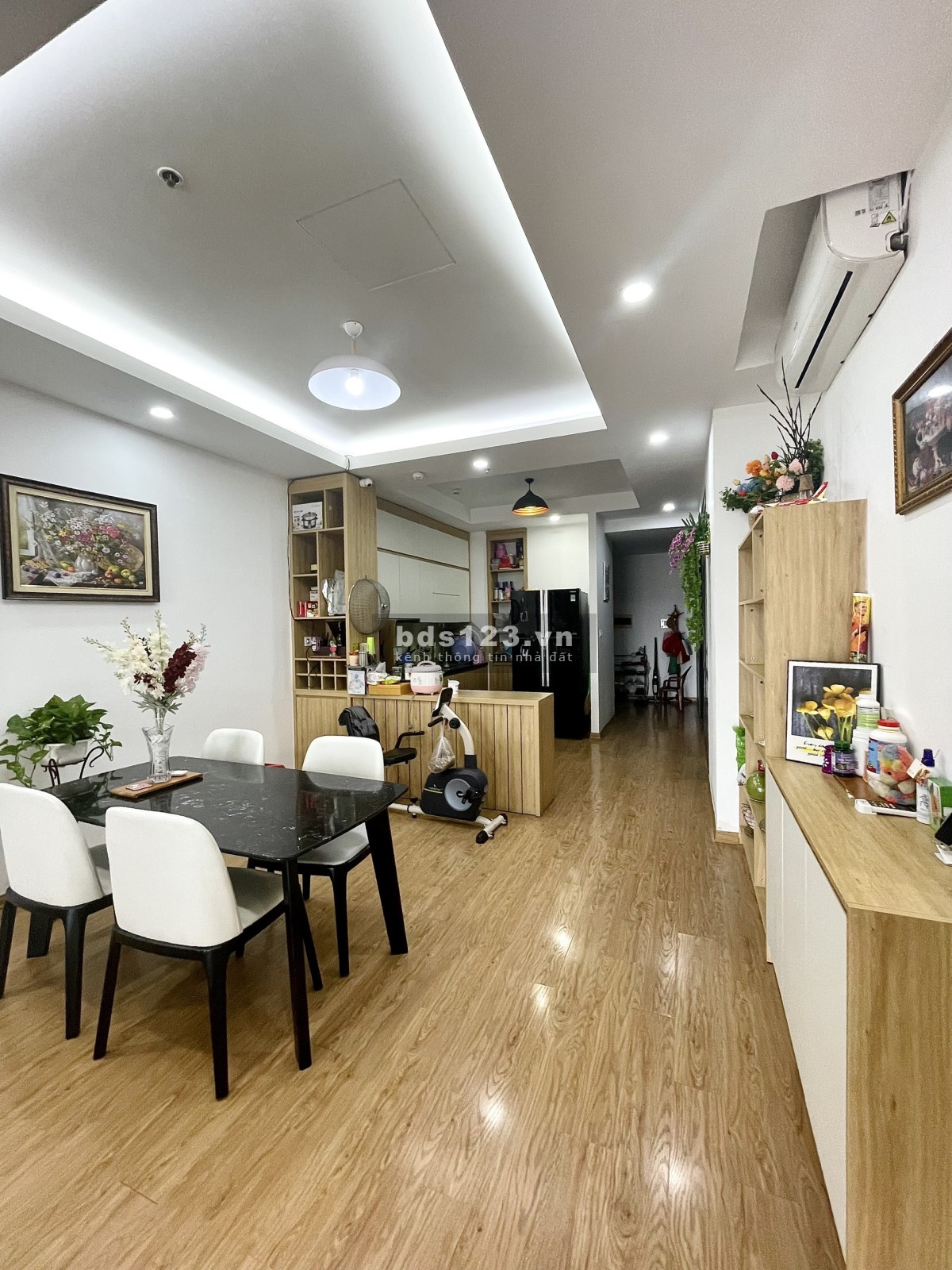 Chủ nhà vừa mua biệt thự cần tiền làm nội thất nên thiện chí bán nhanh căn hộ Royal City 3PN