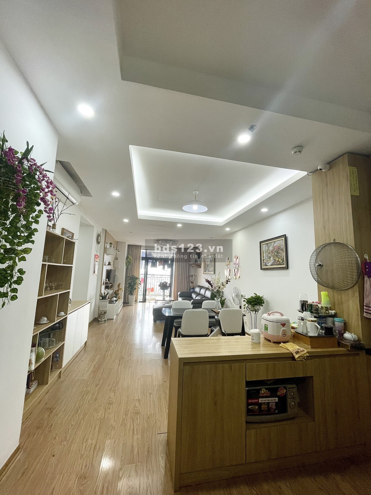 Chủ nhà vừa mua biệt thự cần tiền làm nội thất nên thiện chí bán nhanh căn hộ Royal City 3PN
