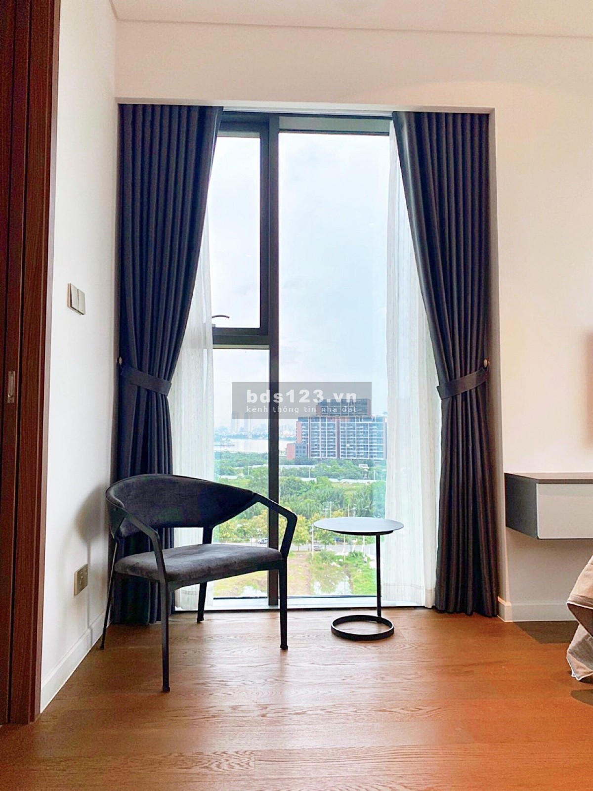 Cho thuê Metropole khu the Crest 2PN full nội thất - căn góc giá 2000$ tháng