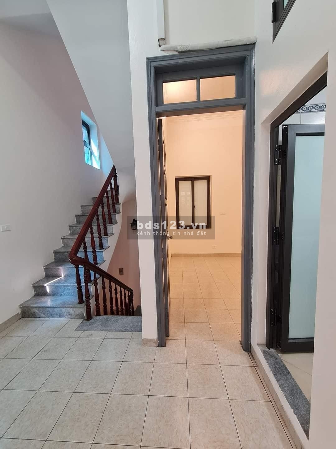 Cần bán nhà Vũ Ngọc Phan, Đống Đa 62m2 mặt tiền 5.3m, giá hơn 6 tỷ