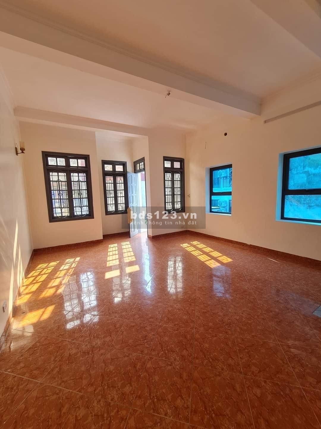 Cần bán nhà Vũ Ngọc Phan, Đống Đa 62m2 mặt tiền 5.3m, giá hơn 6 tỷ