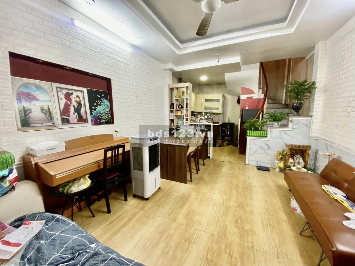 Bán nhà Vĩnh Hưng, lô góc thoáng sáng, ngõ thông ôtô tránh, diện tích 40m², giá gần 4 tỷ