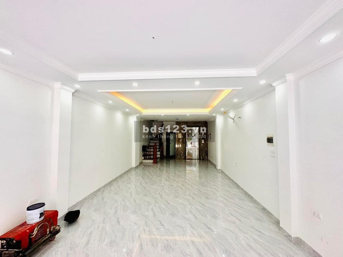 Bán nhà kinh doanh tại Minh Khai, 7 tầng với thang máy Kieng Koong, có sân để ôtô vào trong nhà