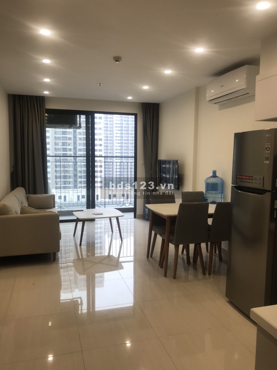 Cho thuê gấp 1N+1 full đồ đẹp vào luôn 9tr/tháng Vinhomes Smart City