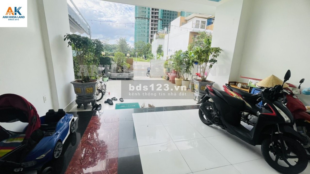 Bán nhà 1 trệt 2 lầu đã hoàn thiện nội thất dự án Thăng Long Home Hưng Phú. Giá bán 9.3 tỷ - 110m2