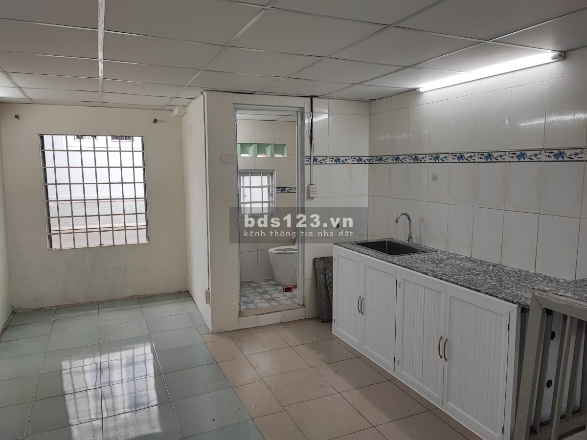Nhà nguyên căn 63m2, 1 trệt 1 lầu, 2 PN, 1 PK, 1 bếp, trống suốt