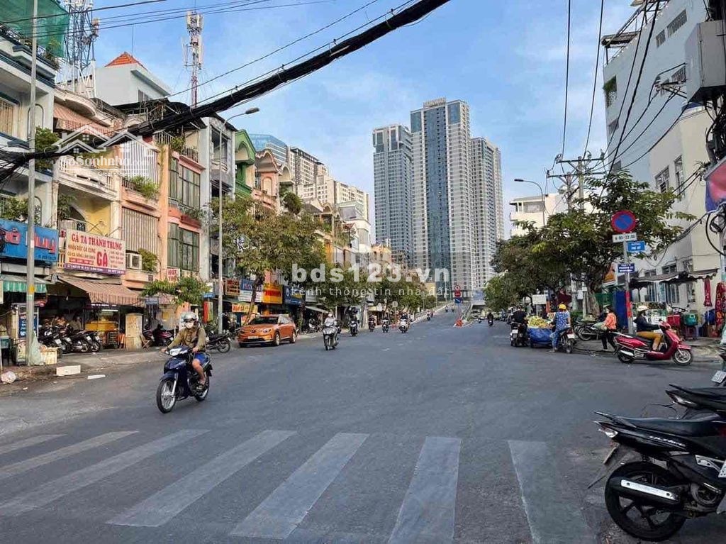 Bán nhà 2 mặt tiền đường Ngô Tất Tố, Phường 22, Quận Bình Thạnh, XD 1 trệt 2 lầu giá 16.8 tỷ
