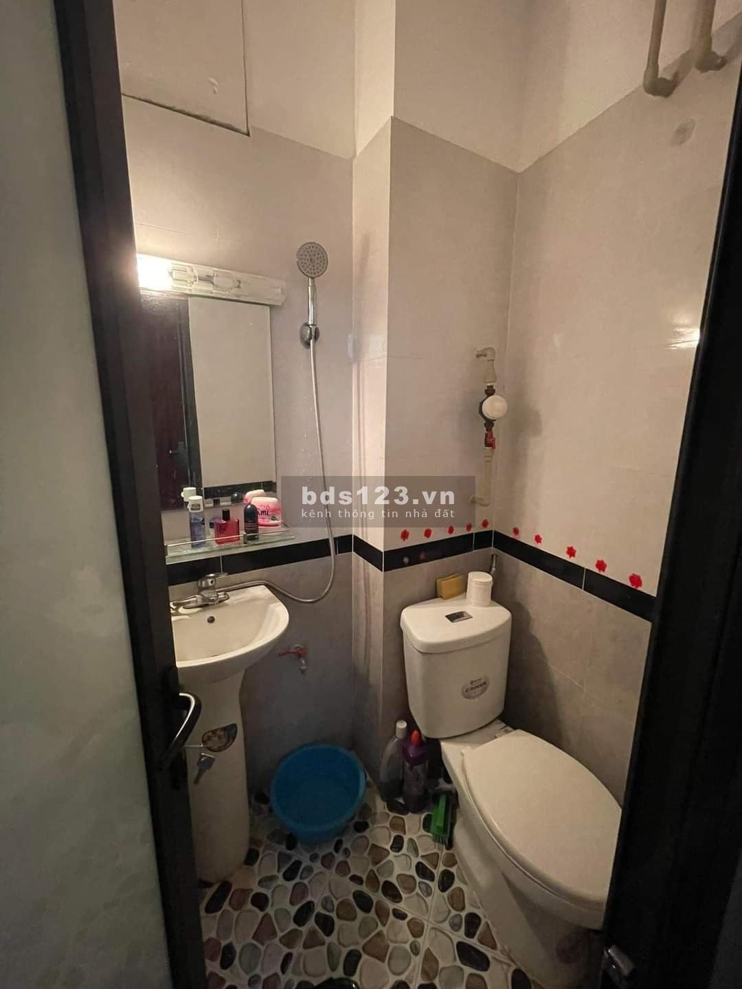 Bán tòa nhà 7 tầng thang máy Phố Đại La Quận Hai Bà Trưng, Dt 70m, hiệu xuất thoáng, chào 13.5 tỷ.