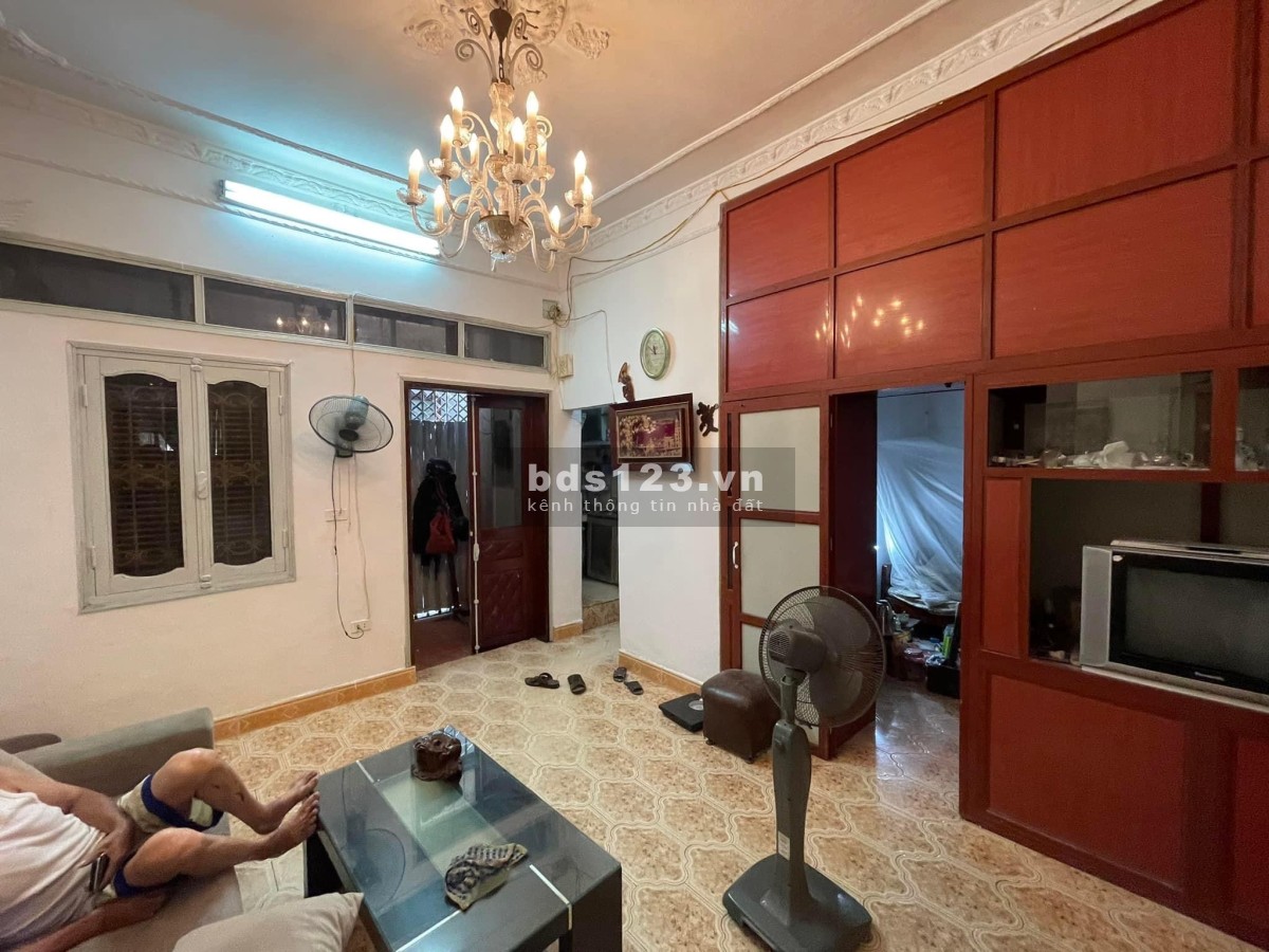Gấp! Bán nhà Phố Vũ Thạnh, Đống Đa, sát phố, ngõ ba gác, 50m2x3T, MT 7m, sổ đẹp chỉ 5,7 tỷ Có TL