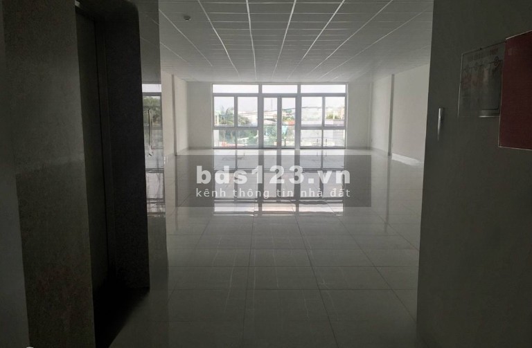 Cho thuê nhà nguyên căn mặt tiền quốc lộ 13, TP Thủ Đức, gần chợ, trường học