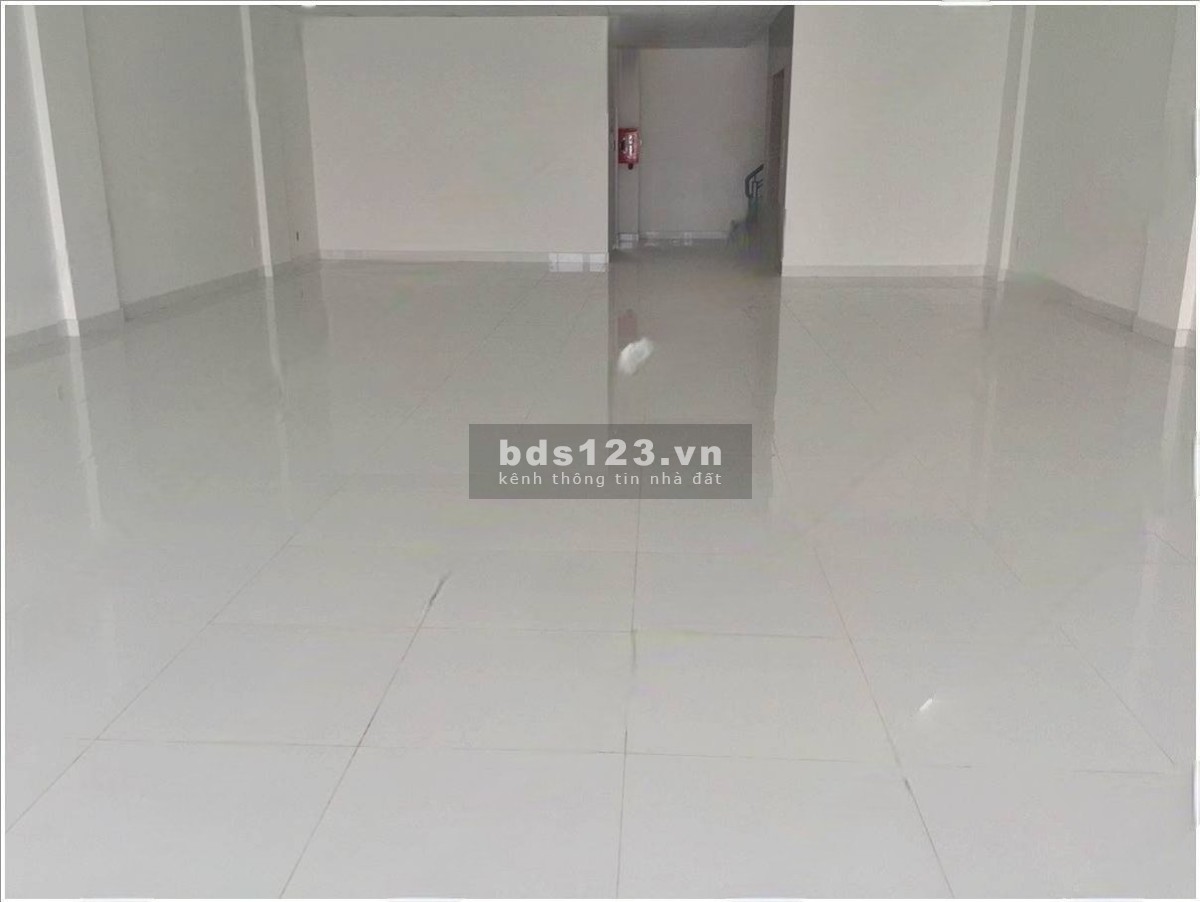 Cho thuê nhà nguyên căn mặt tiền quốc lộ 13, TP Thủ Đức, gần chợ, trường học
