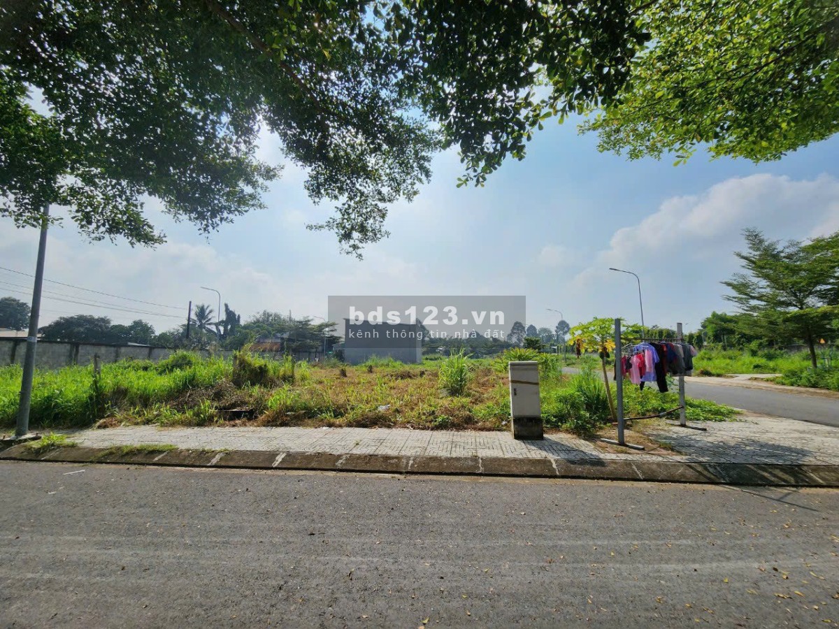 VIB phát mãi lô góc 2 mt đường nhựa 12m 130m full thổ giá 2 ty650 Tân Phú Trung Củ Chi