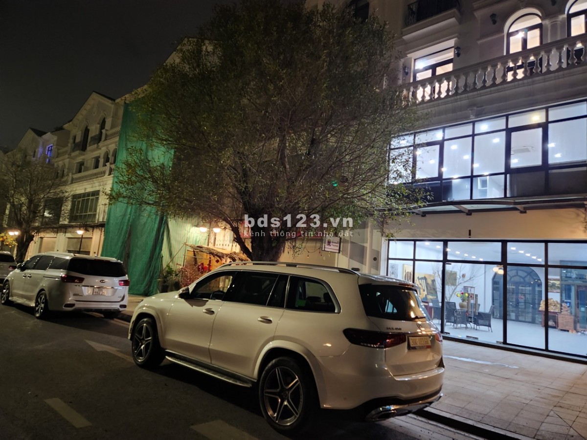 Shophouse sổ đỏ lâu dài, hoàn thiện xây 98m2/sàn mặt đường 30m giá 32.3 tỷ Vin Gia Lâm (0985941715)