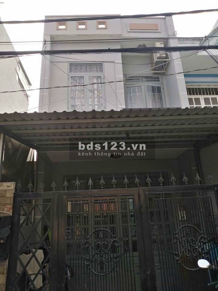 Bán gấp căn nhà 4x22 Lê Lợi Thị Trấn Hóc Môn giá 2tỷ1 còn thương lượng LH 0774946669