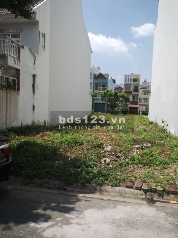 Cần bán 210m2 đất thổ cư, MT đường nhựa 8m, cách ql 13 100m, đối diện chợ, siêu thị Go.