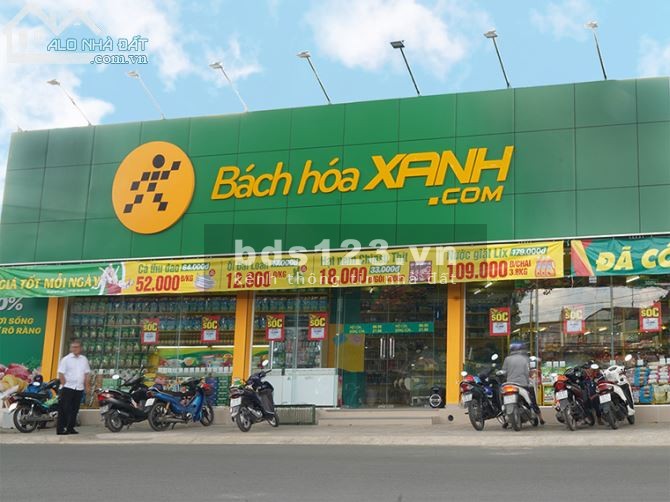 Cần bán 210m2 đất thổ cư, MT đường nhựa 8m, cách ql 13 100m, đối diện chợ, siêu thị Go.