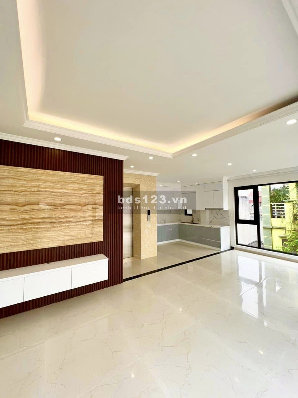 Chính chủ cần bán nhà Đội Cấn, Ba Đình 48m2 thang máy lô góc ô tô vào nhà giá nhỉnh 10 tỷ.