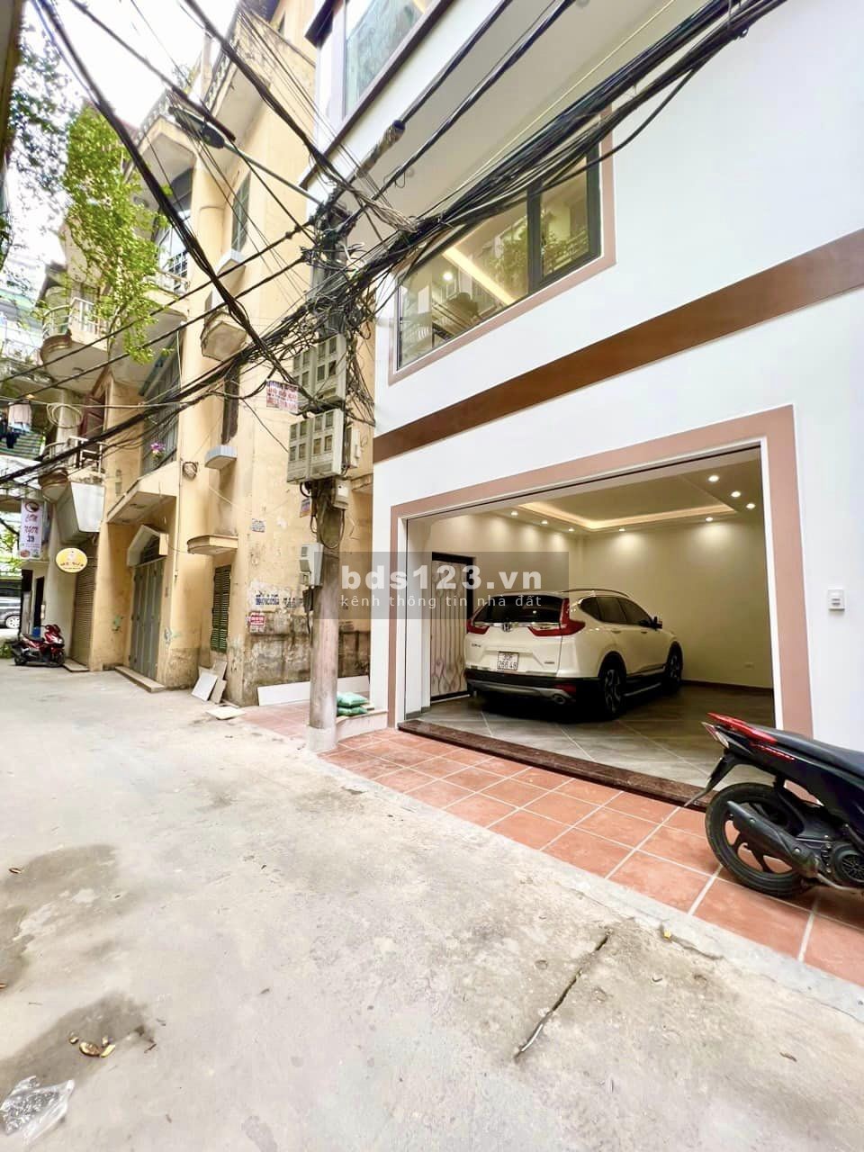 Chính chủ cần bán nhà Đội Cấn, Ba Đình 48m2 thang máy lô góc ô tô vào nhà giá nhỉnh 10 tỷ.