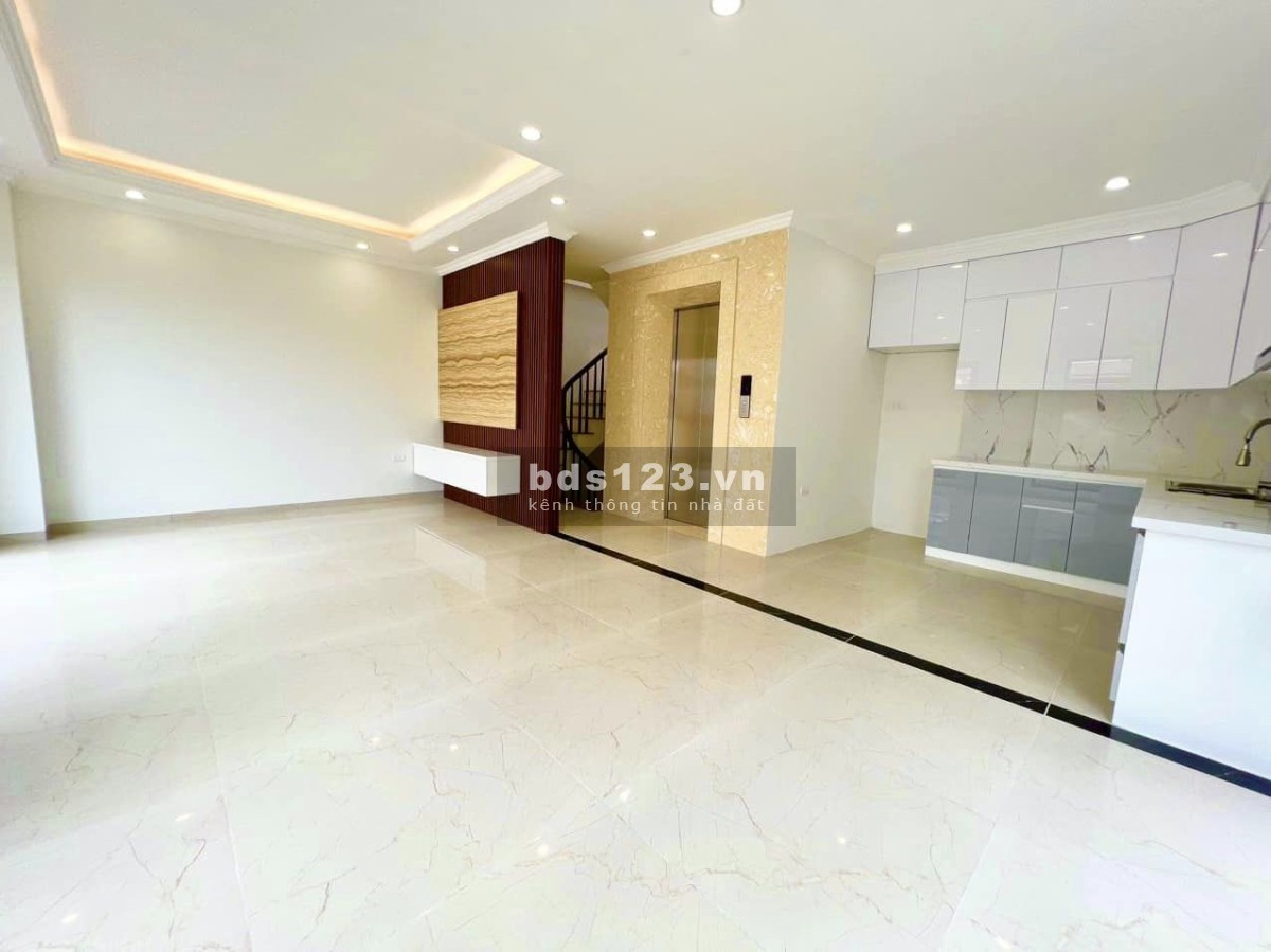 Chính chủ cần bán nhà Đội Cấn, Ba Đình 48m2 thang máy lô góc ô tô vào nhà giá nhỉnh 10 tỷ.