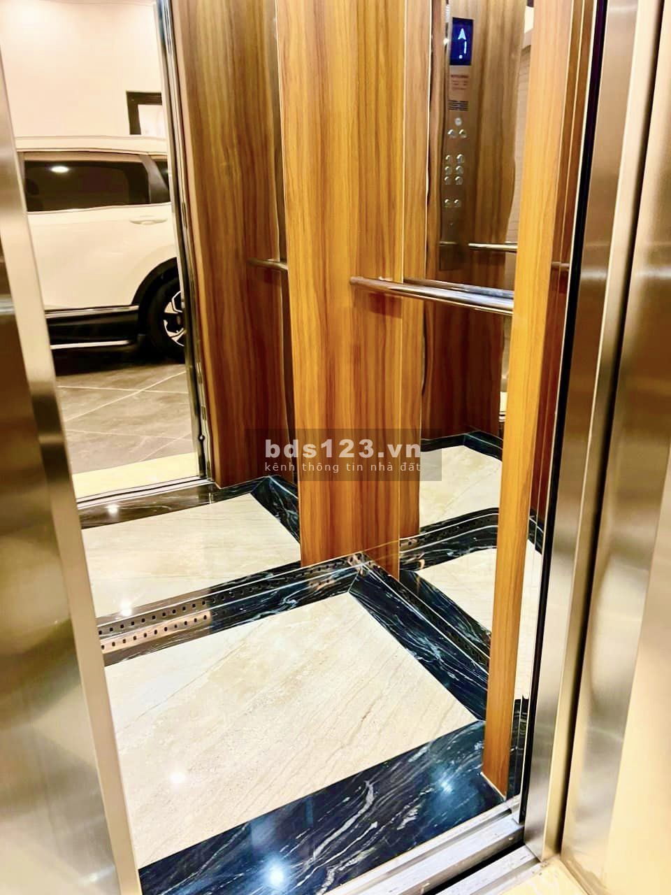 Chính chủ cần bán nhà Đội Cấn, Ba Đình 48m2 thang máy lô góc ô tô vào nhà giá nhỉnh 10 tỷ.