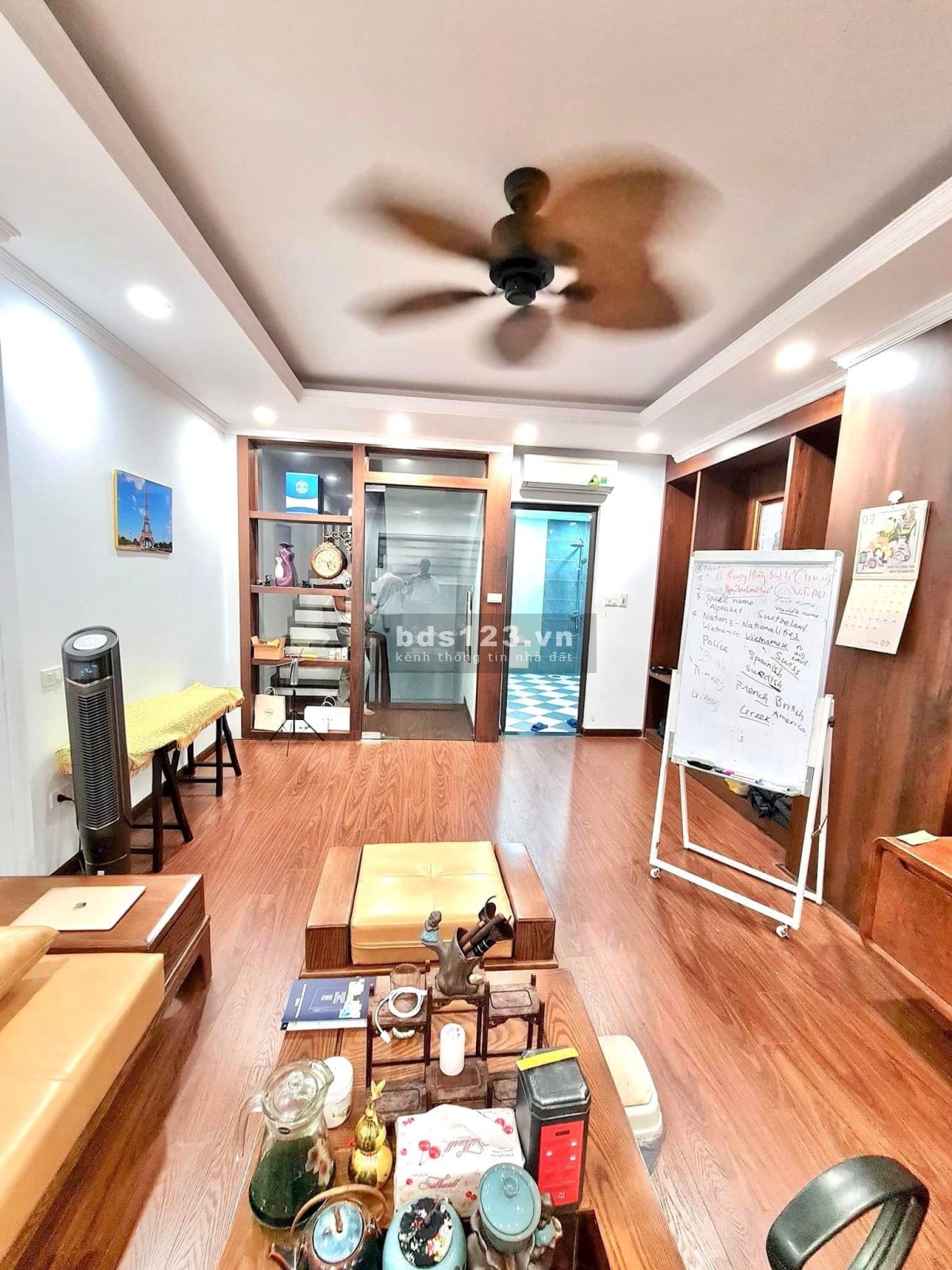 Chính chủ cần bán nhà Tây Hồ 45m2, ba bước ra Hồ Tây, lộng gió, ô tô đỗ gần nhà, giá nhỉnh 8 tỷ.